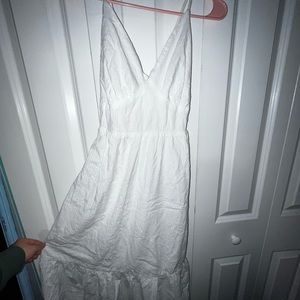 Jessica Simpson Size small women’s white flowy summer dress with tie back